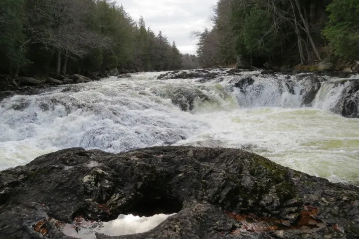 A short, but very wide, water cascade