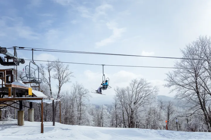 A lift line on Oak Mountain