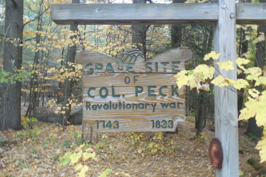 Wooden sign for Colonel Peck's grave