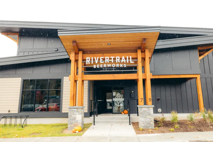 The entrance to RiverTrail Beerworks.